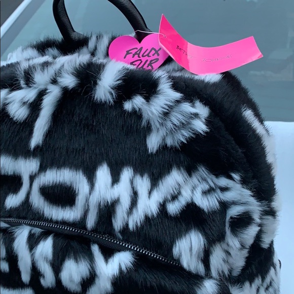 NWT BETSEY JOHNSON LARGE FAUX FUR BACKPACK - Picture 4 of 8